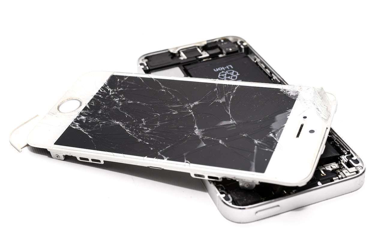 Potential Risks of Using a Phone with Cracked Screen
