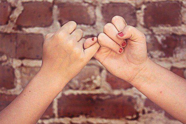 6 Ways To Send Love To Your Girl BFF Who Is Miles Away From You