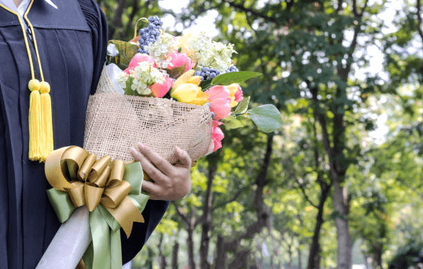 Things to Consider When Purchasing Graduation Flowers in Singapore.
