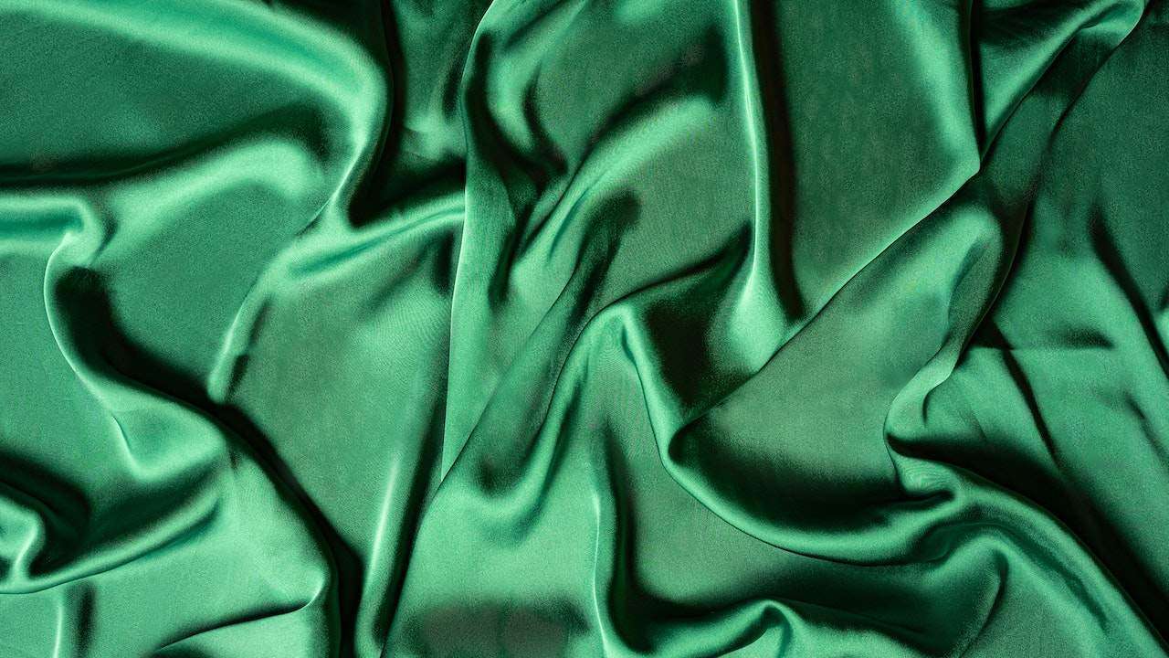 What to Look for When Buying Satin Sheets Online?